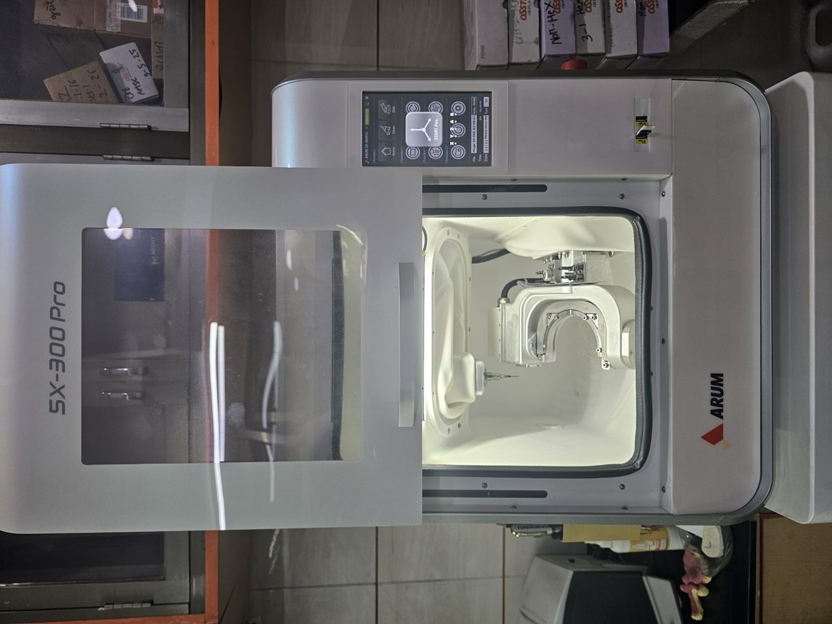 ARUM SX-300 Pro 5-axis wet milling machine